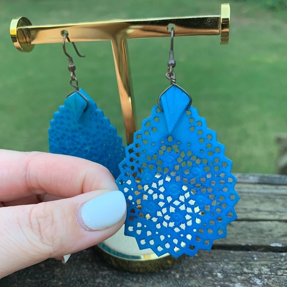🦚Teal Mandala Cut-Out Earrings🦚 - Picture 5 of 7